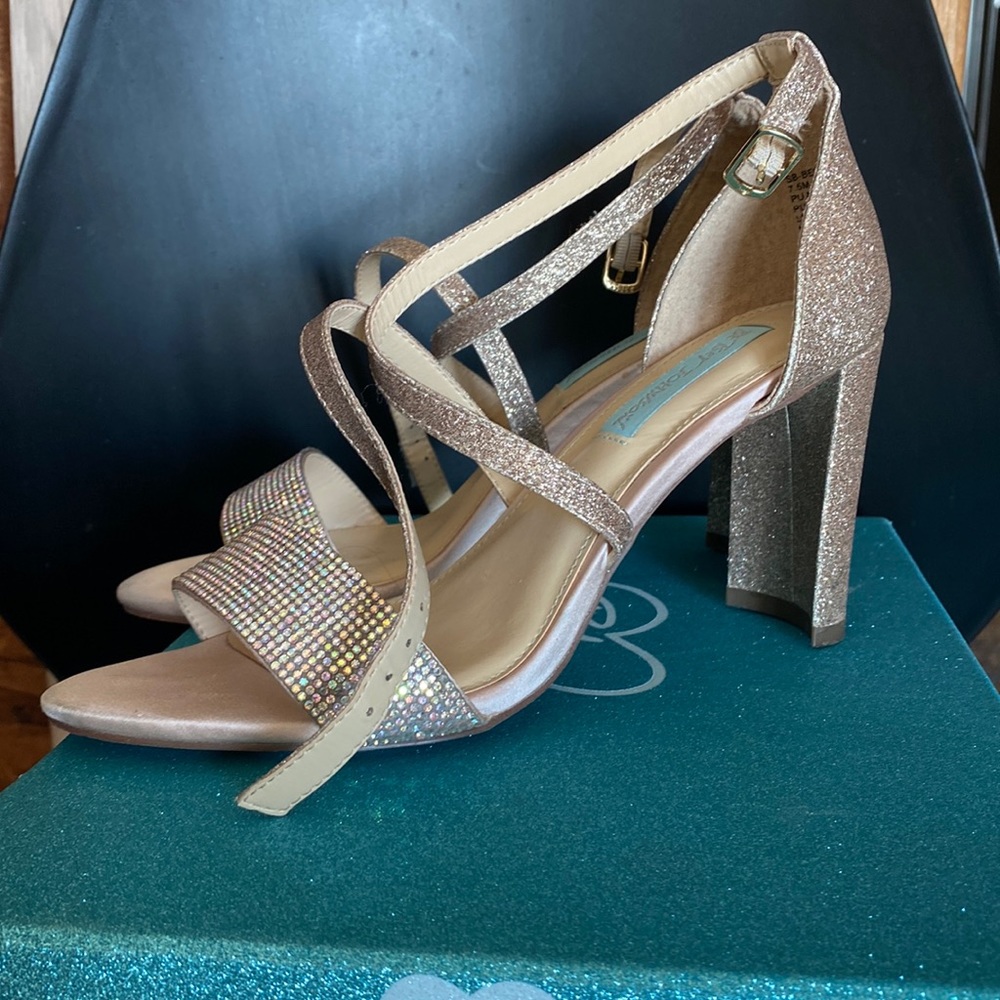 Betsy Johnson Bella Heel Open Toe size 7.5